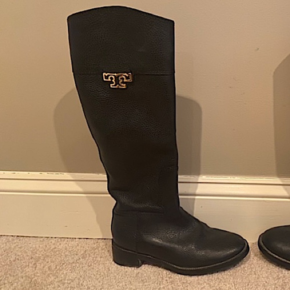 GORGEOUS Tory Burch riding boots size 6